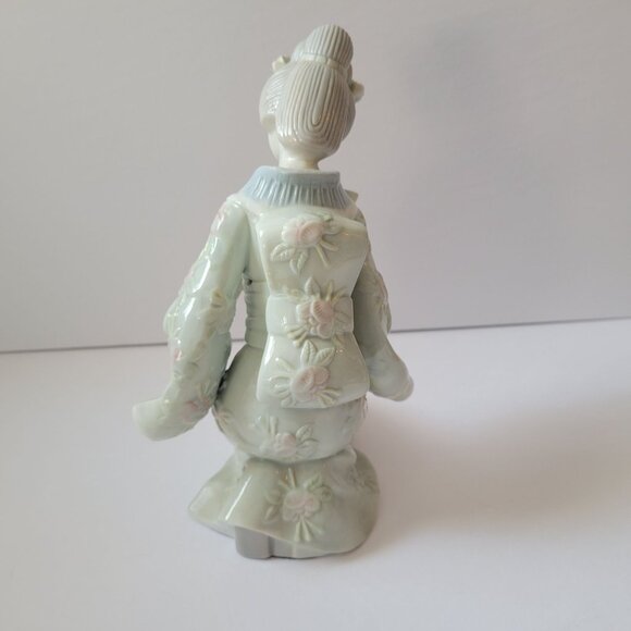 Porcelain KPM Japanese Geisha Figurine With Fan Kneeling 10" Floral Detail - Picture 9 of 9